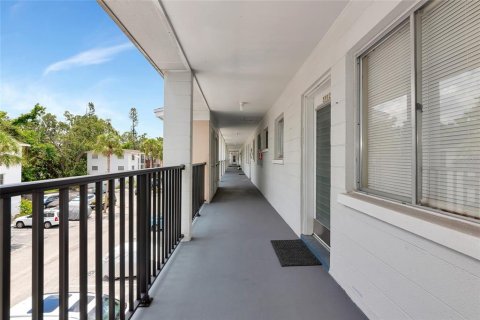 Condo in Bradenton, Florida, 1 bedroom  № 1847951 - photo 22