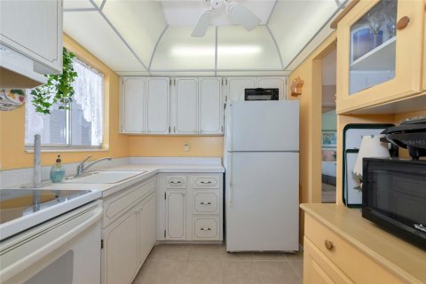 Condo in Bradenton, Florida, 1 bedroom  № 1847951 - photo 13