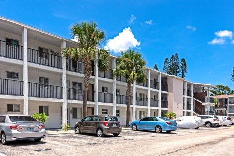 Condo in Bradenton, Florida, 1 bedroom  № 1847951 - photo 1