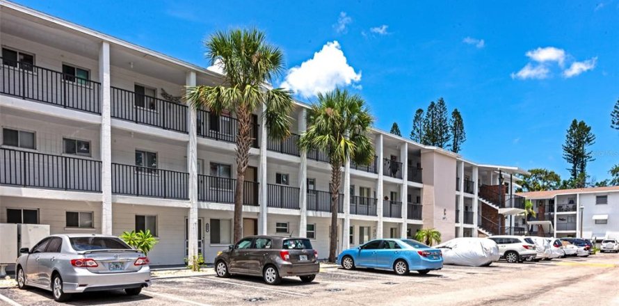 Condo in Bradenton, Florida, 1 bedroom № 1847951