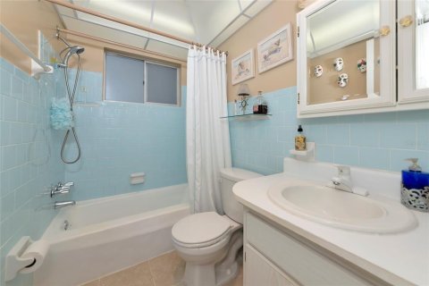 Condo in Bradenton, Florida, 1 bedroom  № 1847951 - photo 18