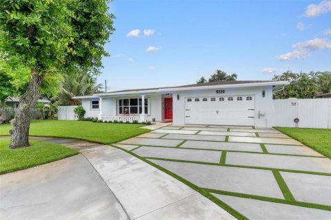 Casa en venta en Plantation, Florida, 4 dormitorios, 158.86 m2 № 1817599 - foto 1