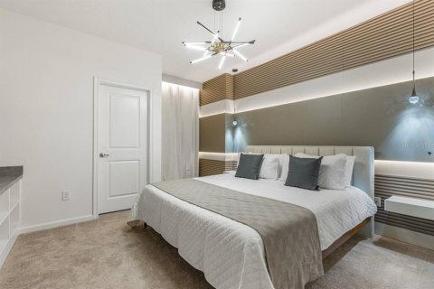 Casa en venta en Orlando, Florida, 10 dormitorios, 385.92 m2 № 2103266 - foto 2