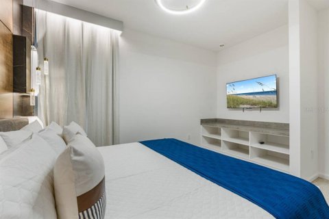 Casa en venta en Orlando, Florida, 10 dormitorios, 385.92 m2 № 2103266 - foto 19