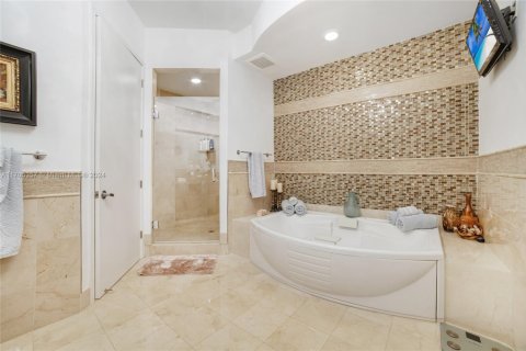 Купить кондоминиум в Санни-Айлс-Бич, Флорида 1 спальня, 108.51м2, № 1710893 - фото 10