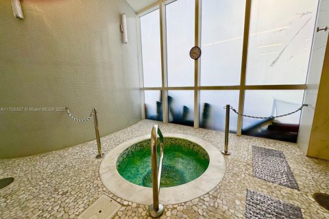 Купить кондоминиум в Санни-Айлс-Бич, Флорида 1 спальня, 108.51м2, № 1710893 - фото 26