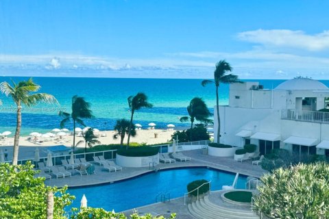 Купить кондоминиум в Санни-Айлс-Бич, Флорида 1 спальня, 108.51м2, № 1710893 - фото 21