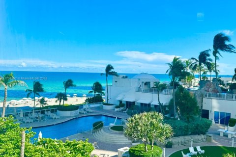 Купить кондоминиум в Санни-Айлс-Бич, Флорида 1 спальня, 108.51м2, № 1710893 - фото 20