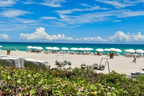 Купить кондоминиум в Санни-Айлс-Бич, Флорида 1 спальня, 108.51м2, № 1710893 - фото 19