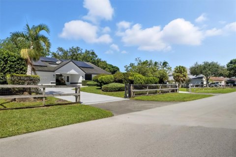 Villa ou maison à vendre à Plantation, Floride: 4 chambres, 179.12 m2 № 1941480 - photo 2
