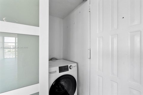 Copropriété à vendre à Hallandale Beach, Floride: 2 chambres, 132.85 m2 № 2172271 - photo 21