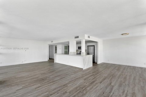 Copropriété à vendre à Hallandale Beach, Floride: 2 chambres, 132.85 m2 № 2172271 - photo 15