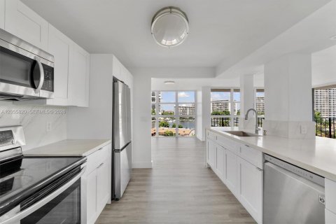 Copropriété à vendre à Hallandale Beach, Floride: 2 chambres, 132.85 m2 № 2172271 - photo 5