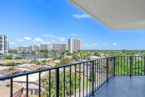 Copropriété à vendre à Hallandale Beach, Floride: 2 chambres, 132.85 m2 № 2172271 - photo 11
