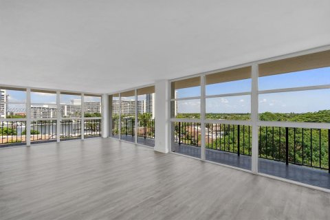 Copropriété à vendre à Hallandale Beach, Floride: 2 chambres, 132.85 m2 № 2172271 - photo 12