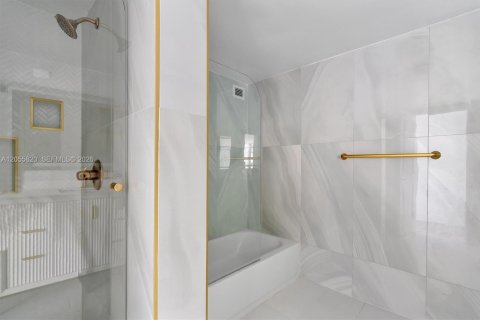 Copropriété à vendre à Hallandale Beach, Floride: 2 chambres, 132.85 m2 № 2172271 - photo 27