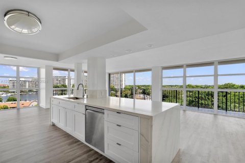 Copropriété à vendre à Hallandale Beach, Floride: 2 chambres, 132.85 m2 № 2172271 - photo 6