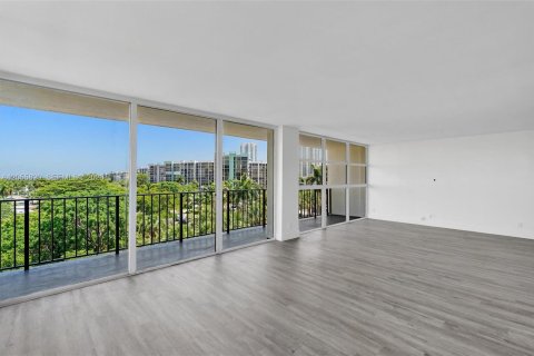 Copropriété à vendre à Hallandale Beach, Floride: 2 chambres, 132.85 m2 № 2172271 - photo 13