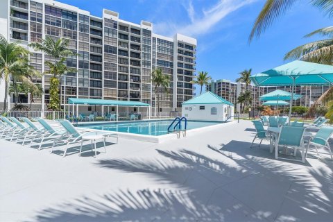 Condo à Hallandale Beach, Floride, 2 chambres  № 2172271