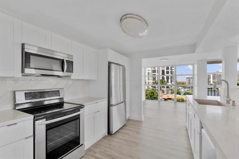 Copropriété à vendre à Hallandale Beach, Floride: 2 chambres, 132.85 m2 № 2172271 - photo 4