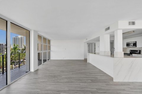 Copropriété à vendre à Hallandale Beach, Floride: 2 chambres, 132.85 m2 № 2172271 - photo 14