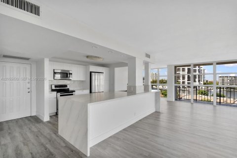 Copropriété à vendre à Hallandale Beach, Floride: 2 chambres, 132.85 m2 № 2172271 - photo 7