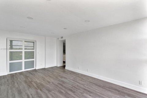 Copropriété à vendre à Hallandale Beach, Floride: 2 chambres, 132.85 m2 № 2172271 - photo 25
