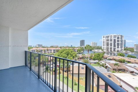 Copropriété à vendre à Hallandale Beach, Floride: 2 chambres, 132.85 m2 № 2172271 - photo 10