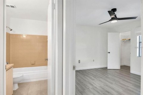 Condo in Kissimmee, Florida, 2 bedrooms  № 2224746 - photo 12