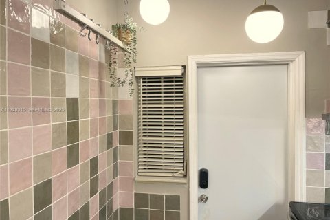 Снять в аренду квартиру в Майами-Бич, Флорида 1 спальня, 50.17м2, № 1987157 - фото 12