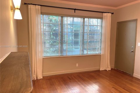 Снять в аренду квартиру в Майами-Бич, Флорида 1 спальня, 50.17м2, № 1987157 - фото 8