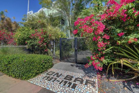 Снять в аренду квартиру в Майами-Бич, Флорида 1 спальня, 50.17м2, № 1987157 - фото 2