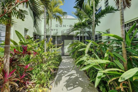 Снять в аренду квартиру в Майами-Бич, Флорида 1 спальня, 50.17м2, № 1987157 - фото 3