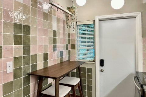 Снять в аренду квартиру в Майами-Бич, Флорида 1 спальня, 50.17м2, № 1987157 - фото 23