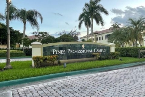 Oficina en alquiler en Pembroke Pines, Florida № 754442 - foto 1