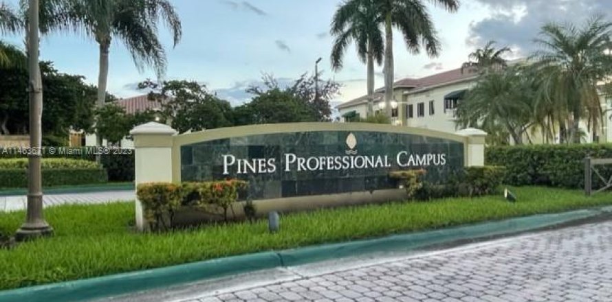 Oficina en Pembroke Pines, Florida № 754442