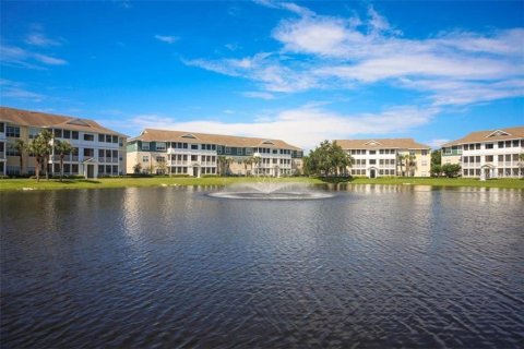 Condo in Bradenton, Florida, 1 bedroom  № 1612673 - photo 9