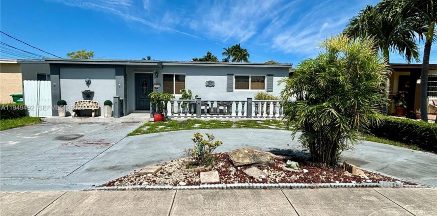 Villa ou maison à Miami, Floride 3 chambres, 115.57 m2 № 2004980