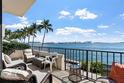 Copropriété à louer à Miami, Floride: 2 chambres, 158.49 m2 № 2153819 - photo 3
