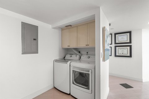 Copropriété à louer à Miami, Floride: 2 chambres, 158.49 m2 № 2153819 - photo 22