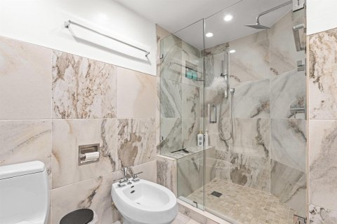 Copropriété à louer à Miami, Floride: 2 chambres, 158.49 m2 № 2153819 - photo 28