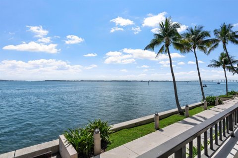 Copropriété à louer à Miami, Floride: 2 chambres, 158.49 m2 № 2153819 - photo 13