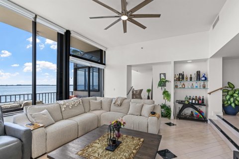 Copropriété à louer à Miami, Floride: 2 chambres, 158.49 m2 № 2153819 - photo 2