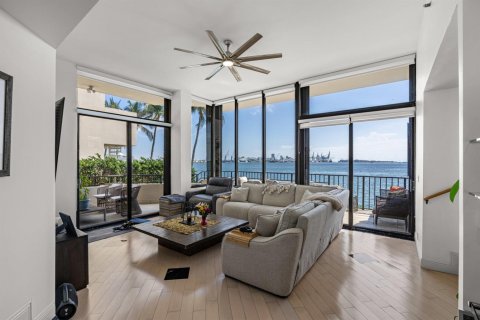 Copropriété à louer à Miami, Floride: 2 chambres, 158.49 m2 № 2153819 - photo 7