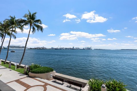 Copropriété à louer à Miami, Floride: 2 chambres, 158.49 m2 № 2153819 - photo 12