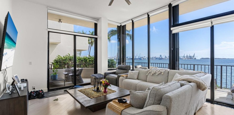 Condo à Miami, Floride, 2 chambres  № 2153819