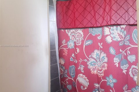 Купить коммерческую недвижимость в Майами, Флорида 233.28м2, № 1964837 - фото 11