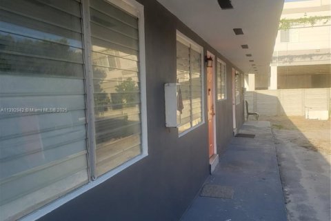 Купить коммерческую недвижимость в Майами, Флорида 233.28м2, № 1964837 - фото 3