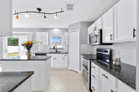 Casa en venta en Spring Hill, Florida, 4 dormitorios, 218.88 m2 № 2387463 - foto 6