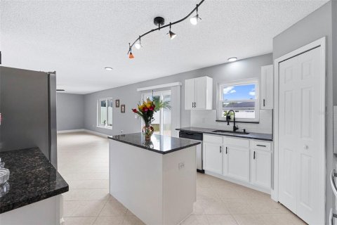Casa en venta en Spring Hill, Florida, 4 dormitorios, 218.88 m2 № 2387463 - foto 7